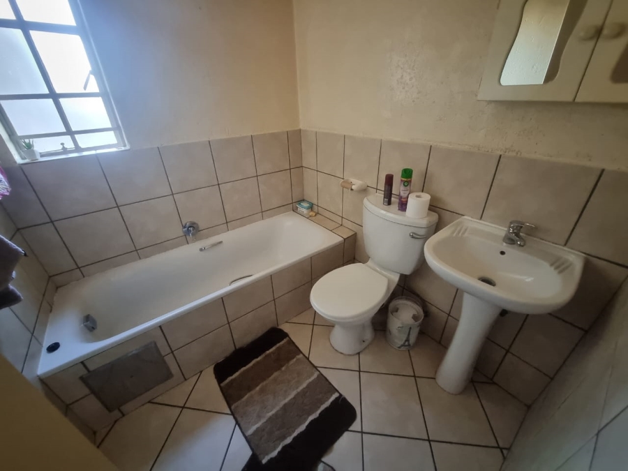 2 Bedroom Property for Sale in Waterval East North West